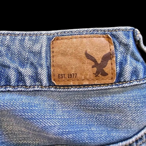 American Eagle Ripped Denim Shorts Women's Size 6 High Rise Mom Jeans - Picture 6 of 6